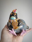 Figurka ceramiczna - Gołąb z waflem 