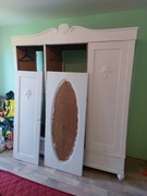 Stara szafa trzydrzwiowa z miejscem na owalne lustro – lite drewno