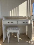 Toaletka rozsuwana z 2 szufladami w zestawie z krzesłem