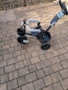 Rowerek biegowy i rowerek prowadzacy