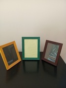 Ramki drewniane z przeszkleniem na zdjęcia. 