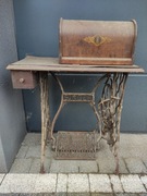 Stara maszyna do szycia Singer zabytek