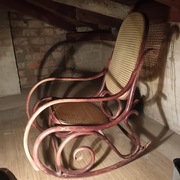 Fotel bujany ratanowy na biegunach (do renowacji)