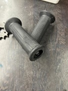 gripy kierownicy do bajaj pulsar 125 (manetki)