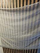 Firanka biała z ozdobnym paskiem kryształków 