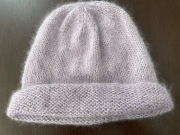 Czapka wykonana ręcznie na drutach