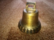 Stary dzwonek mosiężny