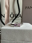 Srebrny pierścionek Pandora Lśniąca Kokarda i opakowanie prezentowe r. 52