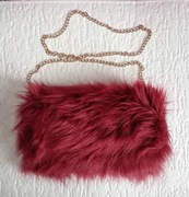 Futrzana torebka bordo, na ramię, Missguided