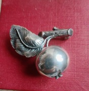 Srebrna broszka próby 925 - jabłko/ jabłuszko na gałązce z listkiem