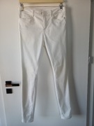 Orsay, Białe spodnie damskie w bardzo dobrym stanie, rozmiar S/M