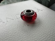 Pandora oryginalny charms czerwona fasetka
