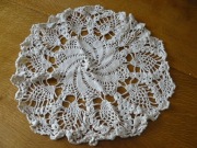 Ręcznie robiona na szydełku handmade serweta j. beż średnica 44 cm