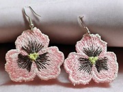 Haftowane kolczyki różowe bratki