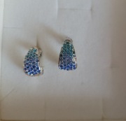 Srebrne kolczyki 925 – Półkola / Niebieskie Cyrkonie Ombre