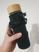 Butelka szklana 0,5l borokrzemowe nakrętka bambus etui neopren na pasku