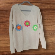 Nowy sweterek  kwiatki 3 D jasny beż rewelacyjny gatunkowo r uniwersalny 