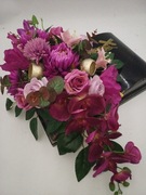 Kompozycja nagrobna - księga z kwiatami 