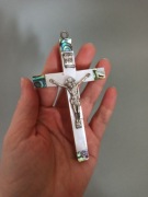 Drewniany krzyżyk krzyż masa perłowa muszla abalone Jerusalem krucyfiks 