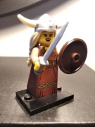 LEGO Seria 7 Minifigurka Kobieta Viking Wojownik 