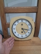 Stary nakręcany zegar ścienny .Vintage .Do renowacji