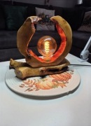 Ręcznie wykonana lampka z naturalnego drewna