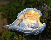 Znicz solarny anielskie skrzydła z kotkiem – pamiątka po ukochanym pupilu