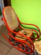 Drewniany fotel bujany