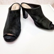 Klapki czarne na obcasie Lasocki