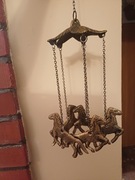 Dzwonki wietrzne ogrodowe konie w galopie