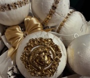 Bombka marmur biało złota medusa Versace 