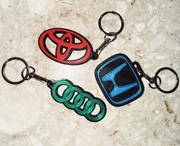 Breloczki z emblematami samochodów