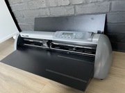 Ploter tnący GCC Puma IV 60 LX z oprogramowaniem ze stolikiem roboczym