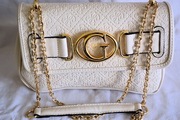Guess torebka crossbody model Alieen z logo 4G
