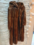  Futro naturalne z królików hiszpańskich z kapturem L 