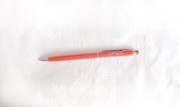 wąski czerwony długopis slim, elegancki długopis z końcówką touch pen
