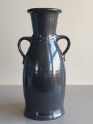 Limitowany wazon z dwoma uchwytami (amfora), pięknie szkliwiona ceramika