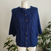 Granatowy sweter handmade z masy perłowej – unikatowy egzemplarz!