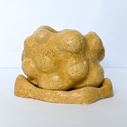 Ręcznie wykonania designerska rzeźbiarska doniczka z podstawką