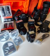 Lustrzanka NIKON D70 + duży zestaw osprzętu.