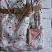 Lila&Jack kocyk koc blanket pudrowy róż, biały w kwiatuszki