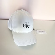 Calvin Klein Jeans biała czapka z daszkiem unisex oryginalna