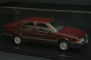 Saab 900 bordo Triple 9 1:18