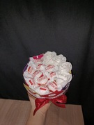 Prezent na urodziny/imieniny Słodki box Bukiet z herbatami owocowymi różami