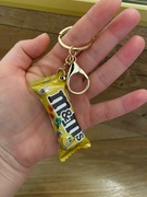 M&Ms żółty brelok zawieszka
