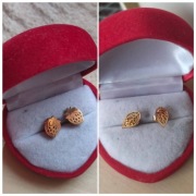 2 pary kolczyki listki truskawki kolor złoty wkręty sztyfty stal nierdzewna