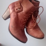 Skórzane botki na słupku 37 38