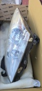 lampy przód Peugeot 5008 z 2013r. 