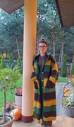 Długi kardigan z welny merynosa robiony ręcznie na drutach. 