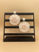 Stojak na biżuterię – czarny organizer na kolczyki i zawieszki